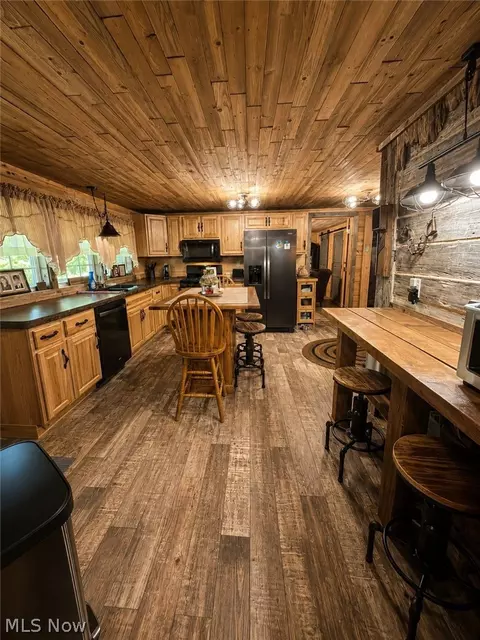 Kitchen - 39942 Poland Rd, Flushing, OH 43977 photo 3 of 5