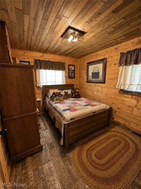 Bedroom - 39942 Poland Rd, Flushing, OH 43977 photo 3 of 5
