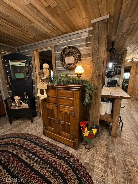 Entry Way - 39942 Poland Rd, Flushing, OH 43977 photo 3 of 5