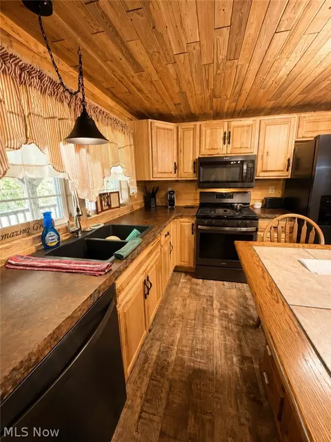 Kitchen - 39942 Poland Rd, Flushing, OH 43977 photo 2 of 5