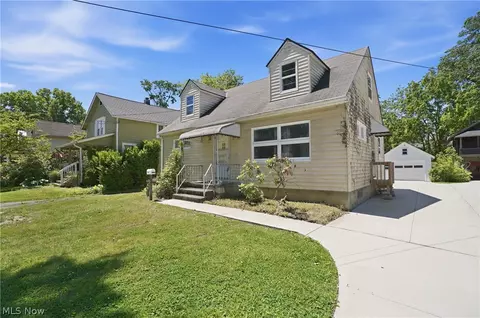 1852 6th St, Cuyahoga Falls, OH 44221