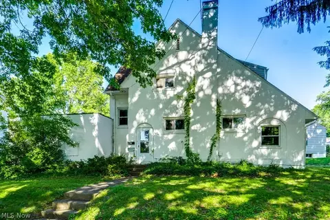 1886 Hillside Ter, Akron, OH 44305