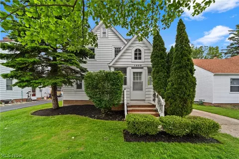1409 Mayfield Ridge Rd, Mayfield Heights, OH 44124