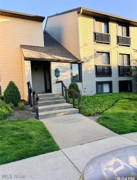 6250 Greenwood Pkwy #202, Northfield, OH 44067
