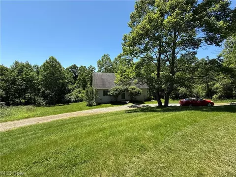 7917 Flawil Dr, Millersburg, OH 44654