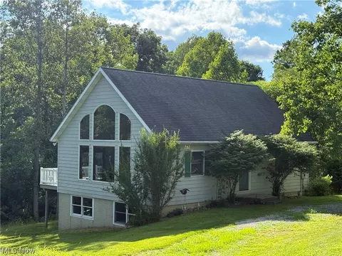 7917 Flawil Dr, Millersburg, OH 44654