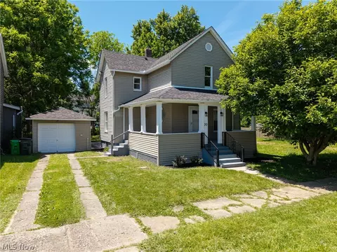 30 16th St NW, Barberton, OH 44203