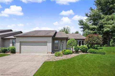 2345 Whispering Meadows Dr NE #B, Warren, OH 44483
