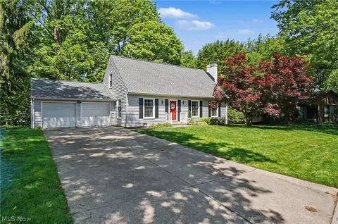 2920 Carters Grove Rd, Cuyahoga Falls, OH 44223