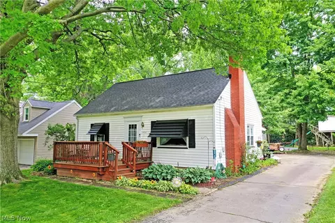 7435 Westview Dr, Youngstown, OH 44512