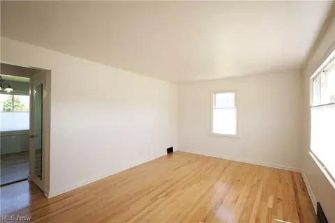 Living - 187 Helena Dr, Struthers, OH 44471 photo 3 of 3