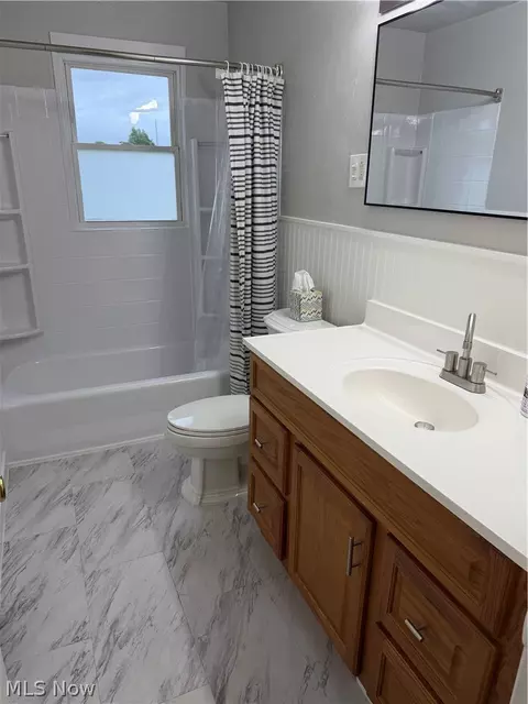 Bath - 187 Helena Dr, Struthers, OH 44471 photo 1 of 2
