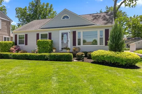 33161 Lake Rd, Avon Lake, OH 44012