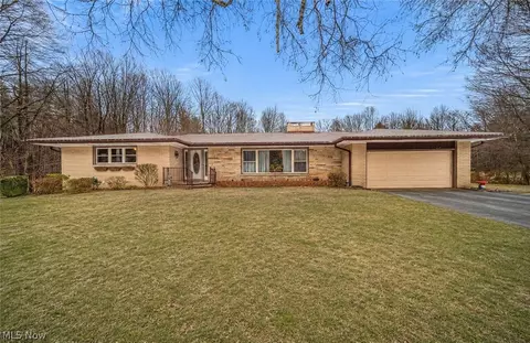 3832 Lake Rd, Conneaut, OH 44030