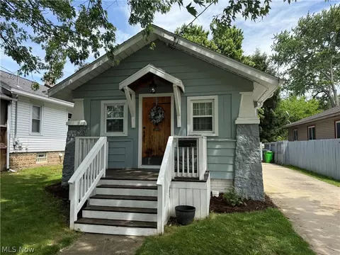 225 29th St NW, Barberton, OH 44203