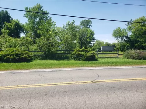 1240 Lowell St, Elyria, OH 44035 photo 2
