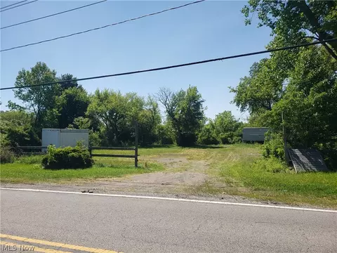 1240 Lowell St, Elyria, OH 44035 photo 3