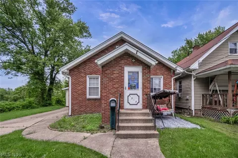 1915 4th St NE, Canton, OH 44704