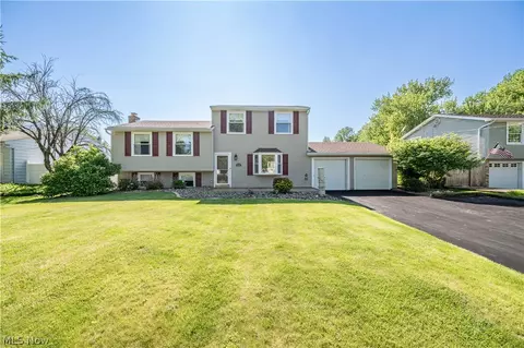814 Illinois Ave, Mcdonald, OH 44437