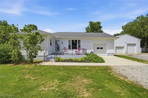 262 W 4th St, Frazeysburg, OH 43822