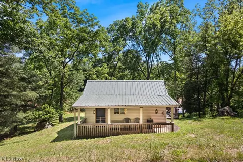 227 Exline Camp Rd, Elizabeth, WV 26143