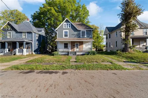 2329 Winfield Way NE, Canton, OH 44705