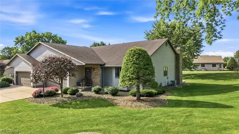 2160 Whispering Mdws, Warren, OH 44484