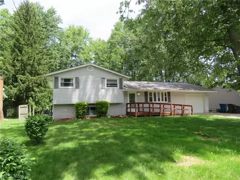 34042 Luanne Dr, North Ridgeville, OH 44039