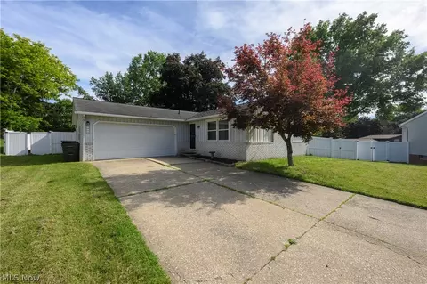 1310 Nottingham Sq NE, Bolivar, OH 44612