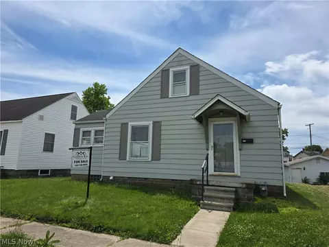 1309 Orange St, Coshocton, OH 43812