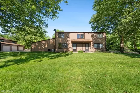 9588 Fernwood Dr, Olmsted Falls, OH 44138