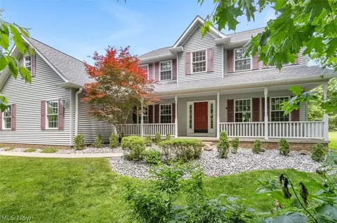 7937 Pinehurst Dr, Kirtland, OH 44094