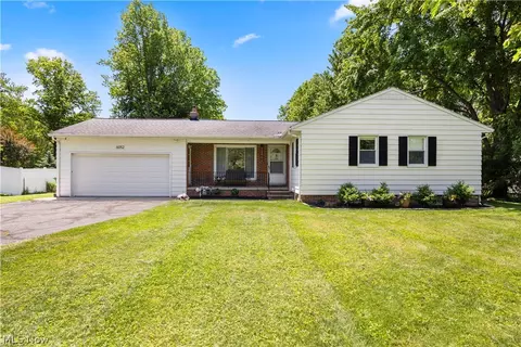 6052 Highland Rd, Highland Heights, OH 44143