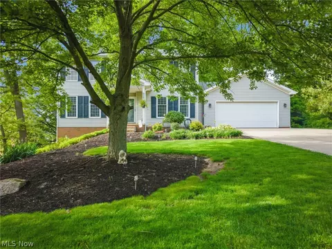 5265 Eastlake St NW, North Canton, OH 44720