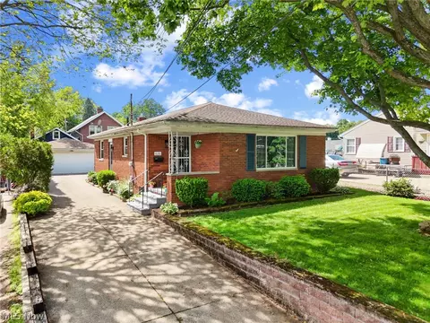 616 Plainfield Rd, Akron, OH 44312