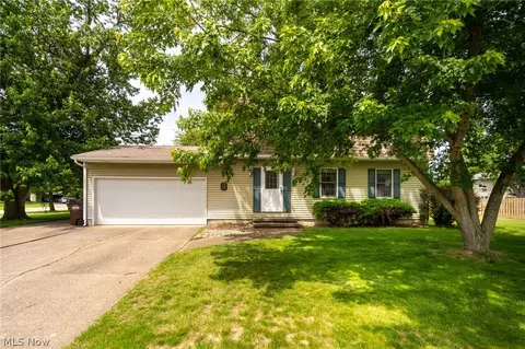 6908 Hidden Valley Dr, Amherst, OH 44001