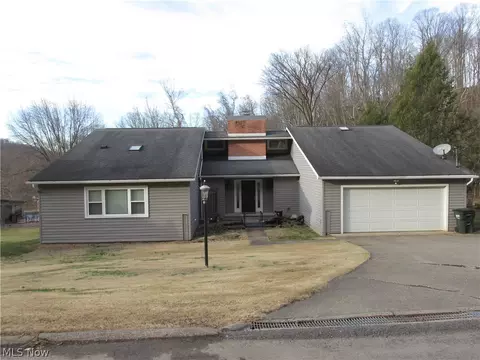 33 Mound Mnr, Saint Marys, WV 26170