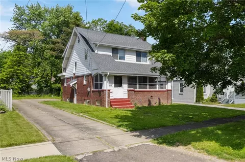 890 Winton Ave, Akron, OH 44320