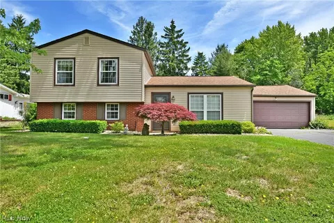 566 Greenleaf Ave NE, Warren, OH 44484