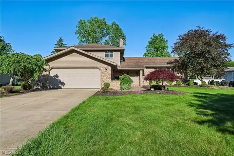 691 Davidson Dr, Highland Heights, OH 44143