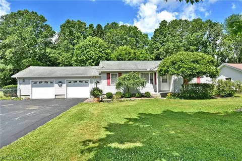 364 Mackey Dr, Vienna, OH 44473