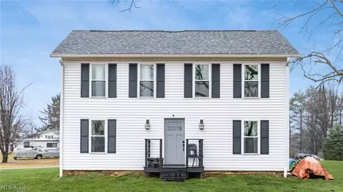 1435 Luby Ln, Zanesville, OH 43701
