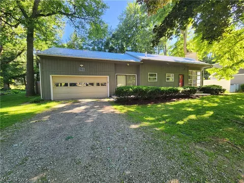 721 Frank Blvd, Akron, OH 44320