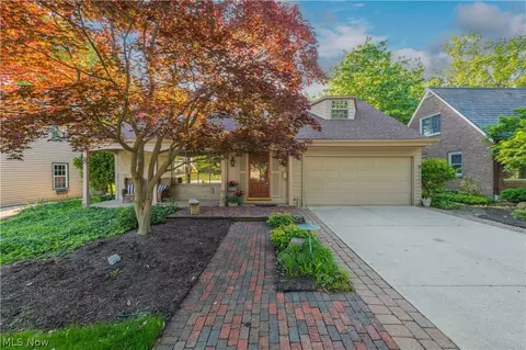 377 Lake Park Dr, Bay Village, OH 44140