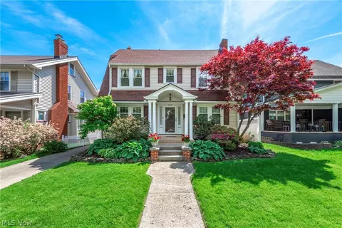 1071 Abbieshire Ave, Lakewood, OH 44107
