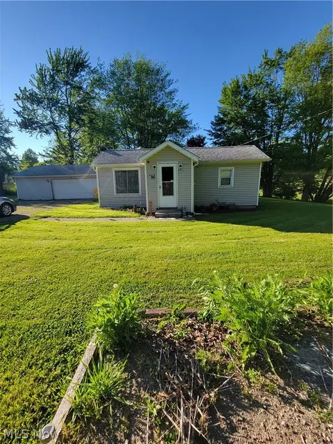 498 Walnut St, Conneaut, OH 44030