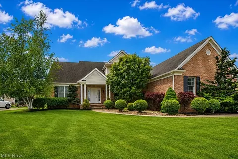 1204 Stone Crossing St NE, Canton, OH 44721