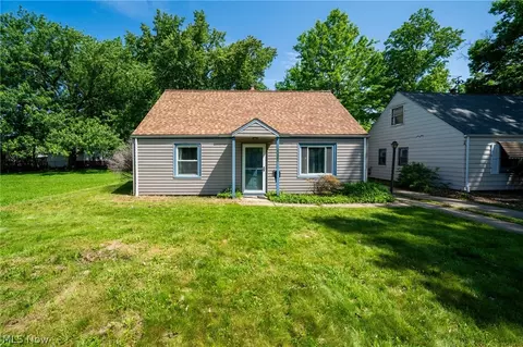 23861 Colbourne, Euclid, OH 44123