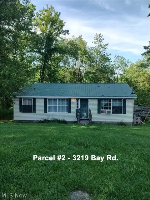 3219 Bay Rd SE, Carrollton, OH 44615