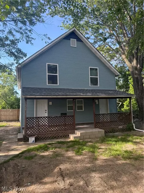 2069 E 29th St, Lorain, OH 44055 photo 2